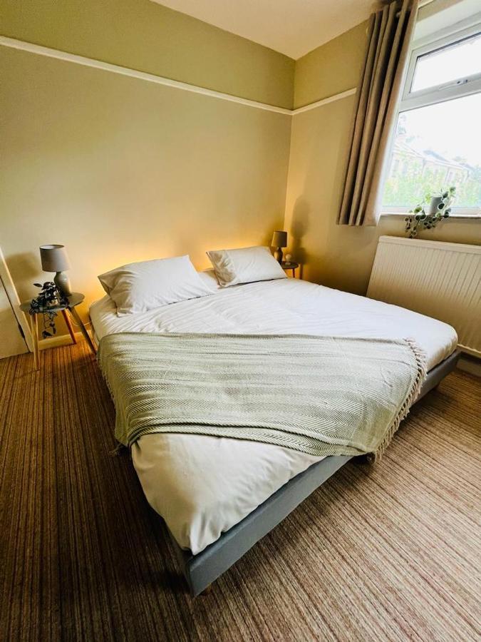 Family Home In Hampshire - Sleeps Up To 9 People With 3 Parking Spaces Winchester Buitenkant foto