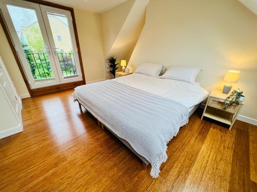 Family Home In Hampshire - Sleeps Up To 9 People With 3 Parking Spaces Winchester Buitenkant foto